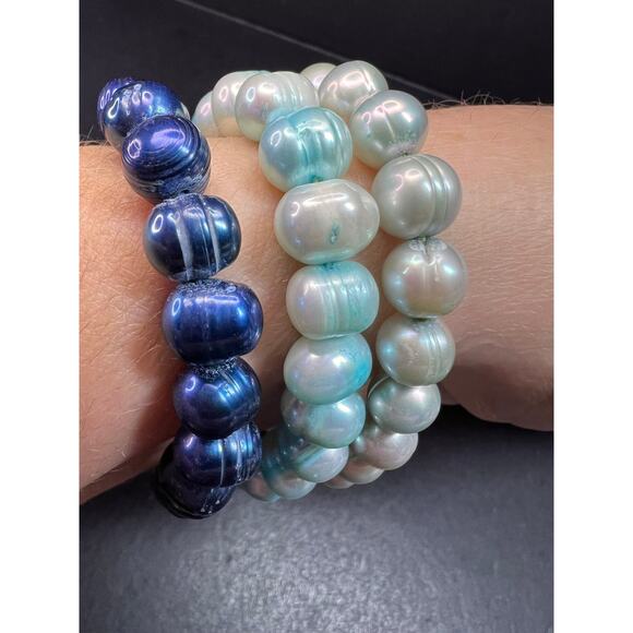 Set of three freshwater pearl shades of blue stretch bracelets - Picture 4 of 10